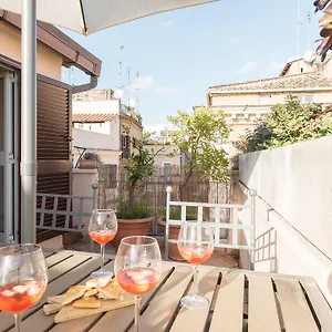 Penthouse With Terrace In The Heart Of , Roma Italia
